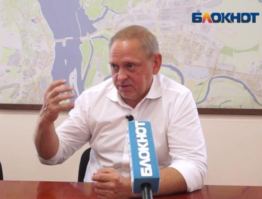Глава Волжского ответил на вопросы волжан из прямого эфира