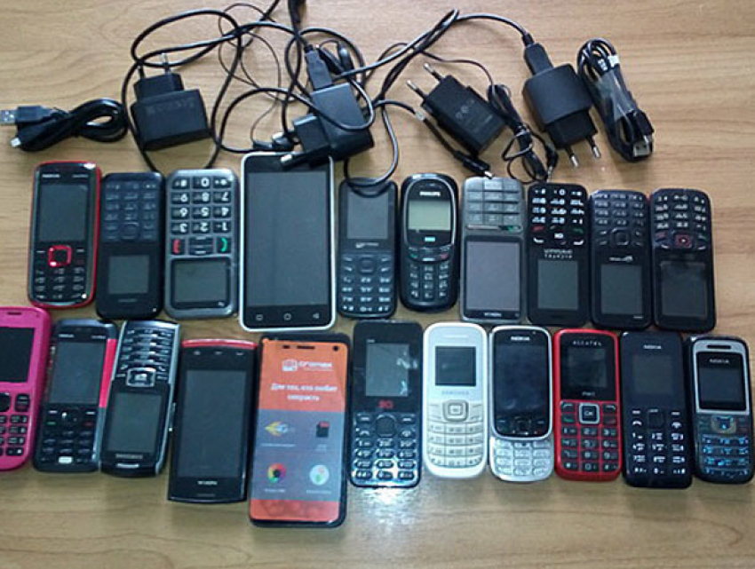 41 телефон, сим-карты, зарядки и дрожжи пытались пронести на территорию колонии в Волжском