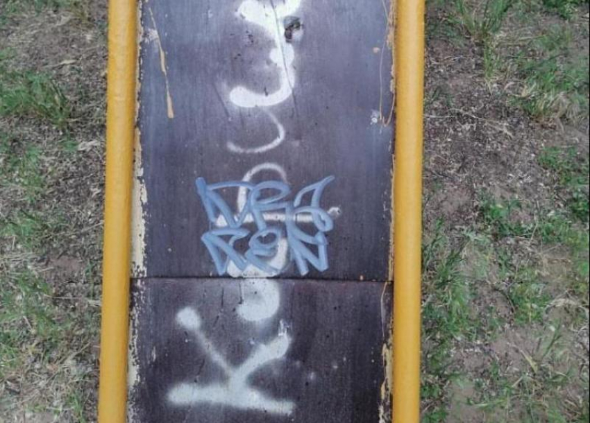 Волжское ЖЭУ после публикации о чудовищной детской площадке снесли все, но новую ставить не стали