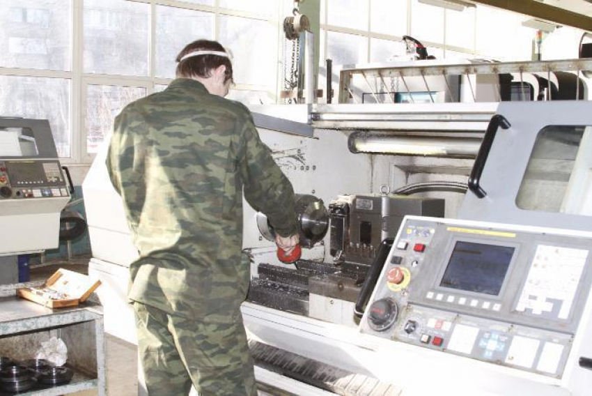 388 студентов из Волгоградской области будут работать на предприятиях оборонно-промышленного значения