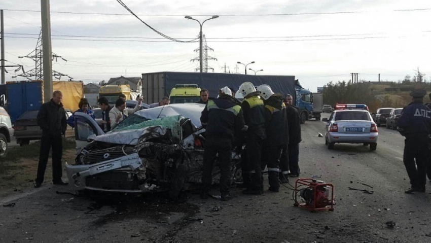 Лобовое столкновение в Волгограде унесло жизни обоих водителей
