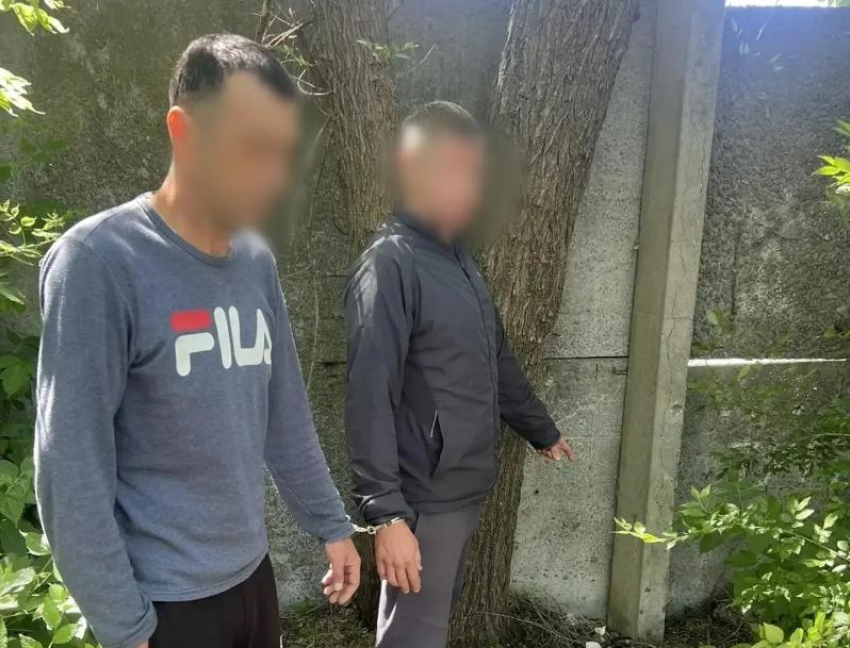 Жители Астраханской области попались волжским полицейским с «солью» в салоне