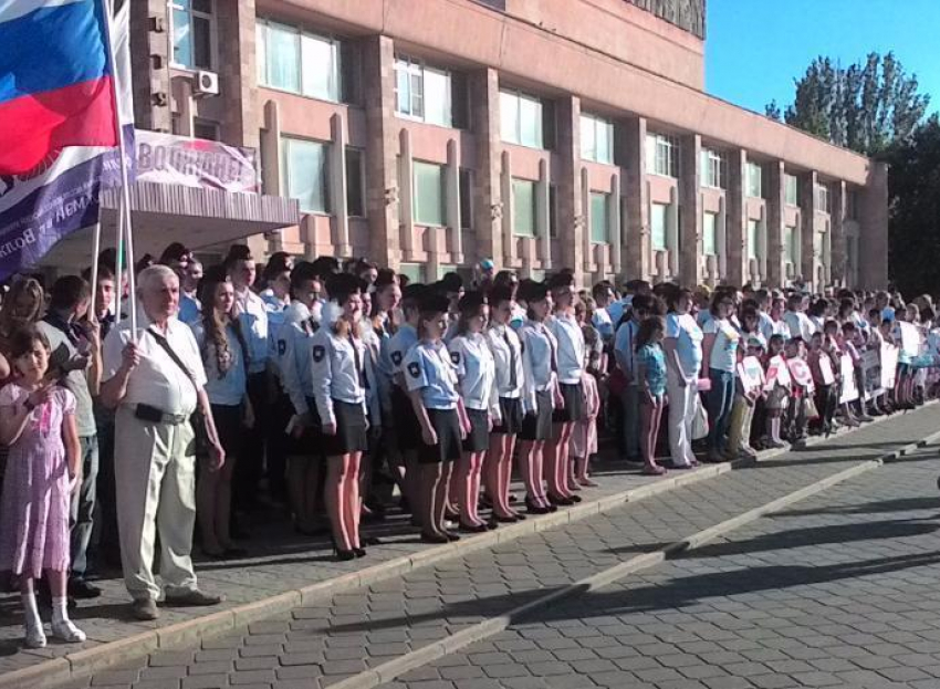 Волжане вместе исполнили гимн России