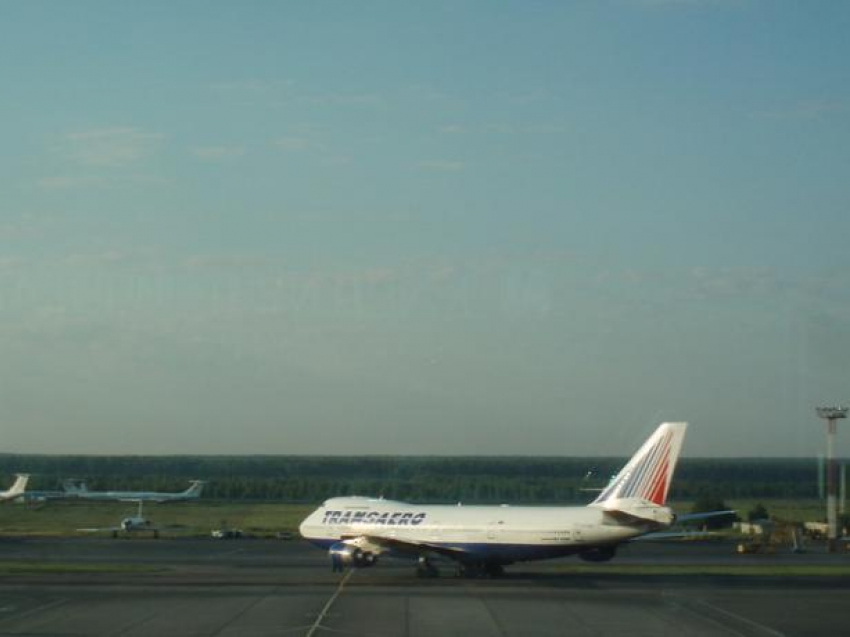 Три самолета за ночь совершили экстренную посадку в Волгограде