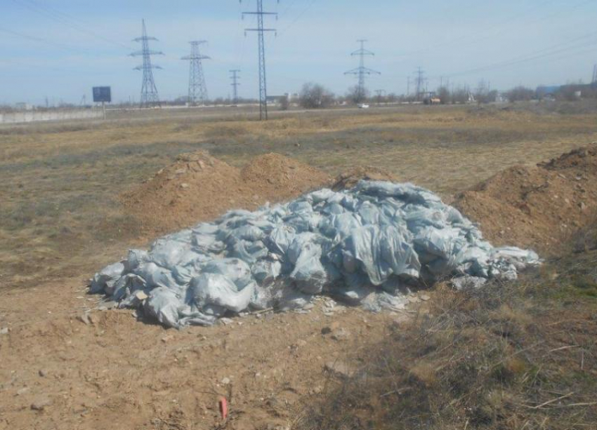 В Волжском обнаружили несанкционированную свалку