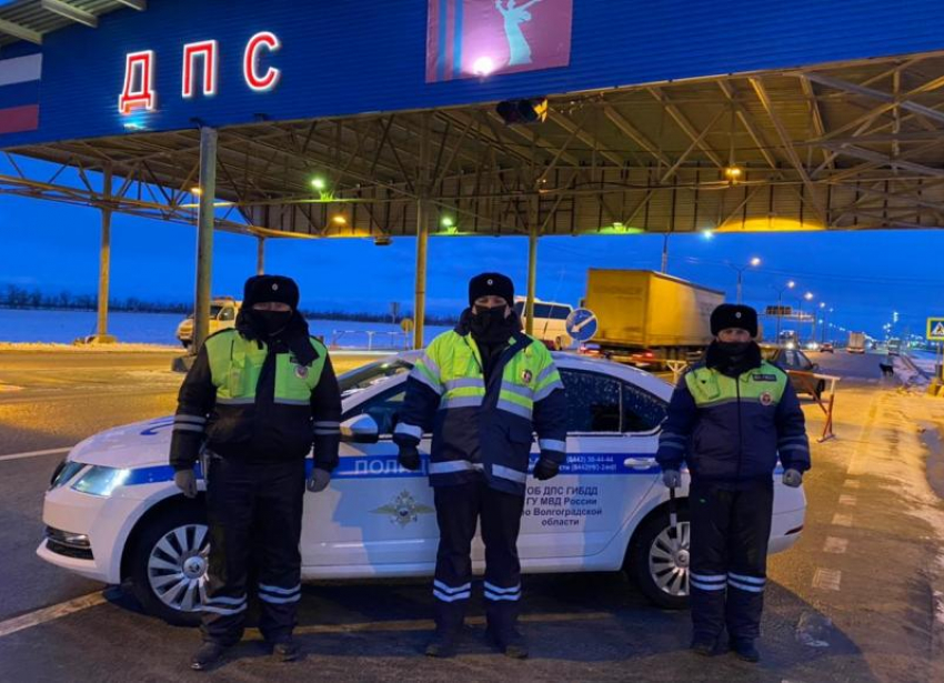 Ми-ми-ми по-волгоградски: полицейские спасли от замерзания шимпанзе