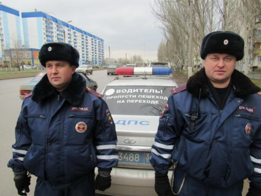 Сотрудники полиции борются за безопасность на дорогах Волжского