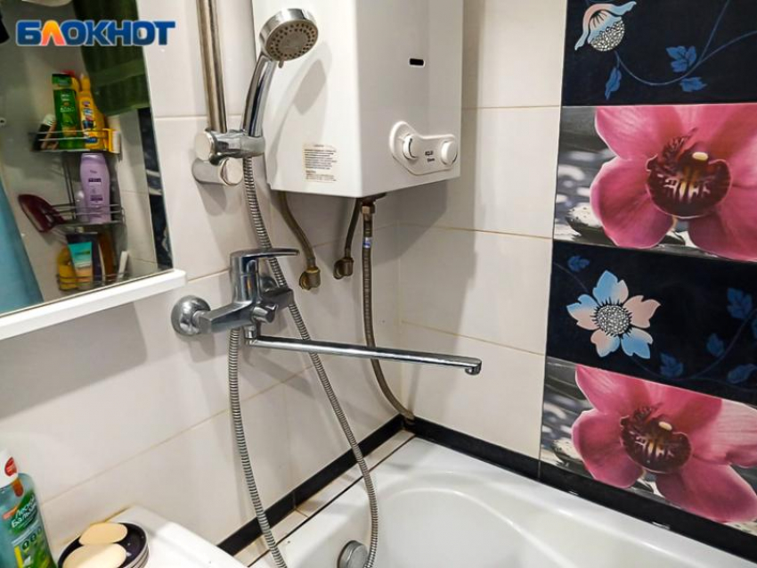 Горячую воду отключат в двух десятках домов и соцобъектов Волжского: список и время