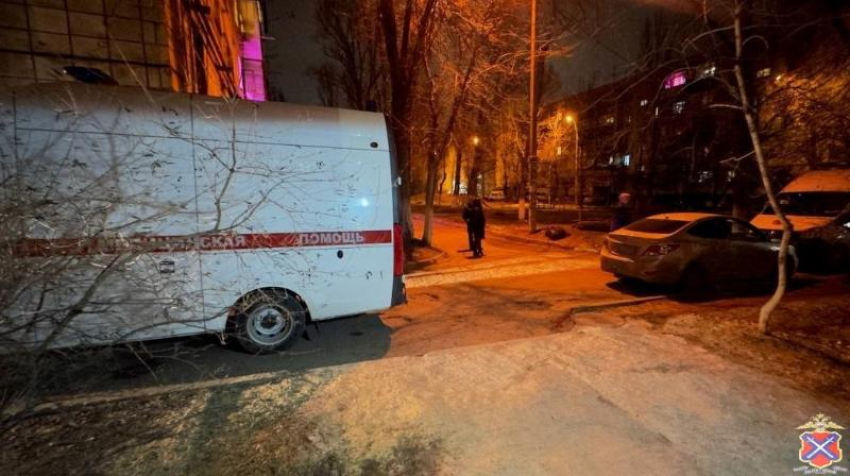 Водителя скорой помощи сбила его же машина во дворе Волгограда