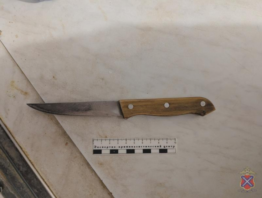 Семейный конфликт в Волжском закончился ножевым ранением