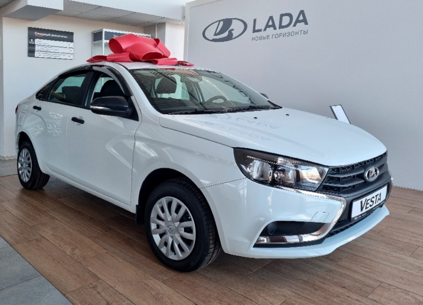 При покупке автомобиля LADA комплект зимних шин в подарок в «Мир Авто» на Пушкина