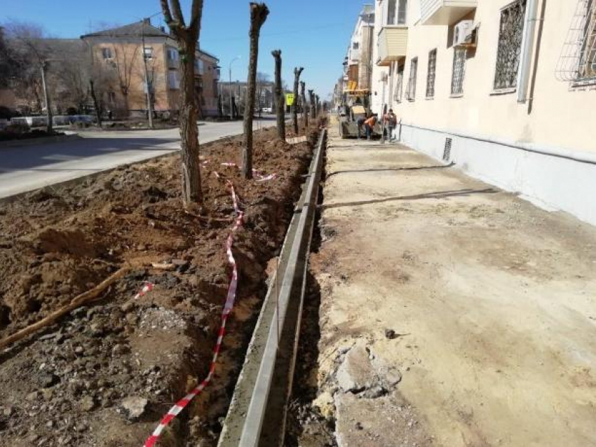В Волжском началось строительство участка улицы Карбышева