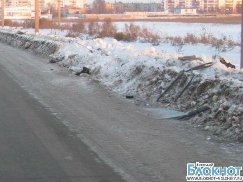 Ночью в Волжском погиб молодой пассажир Лады