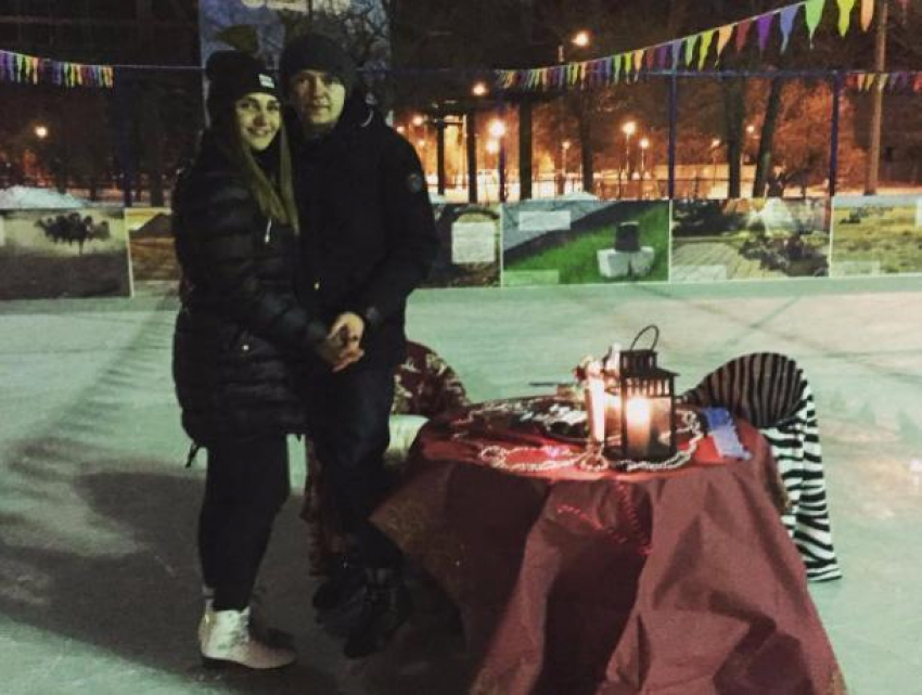 Волжане провели романтическое свидание на льду «Центрального» катка