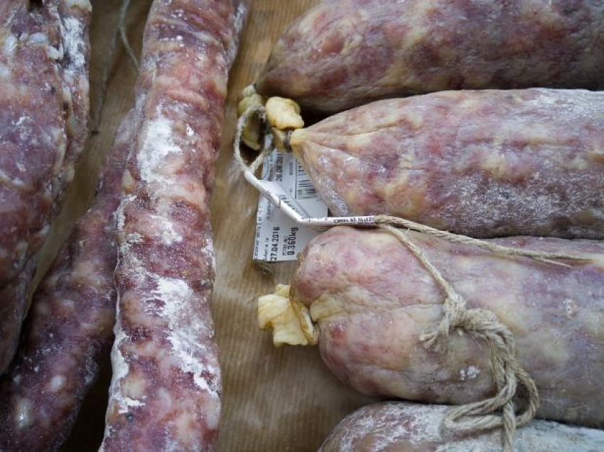 В Волжском оштрафовали владельца продуктового магазина