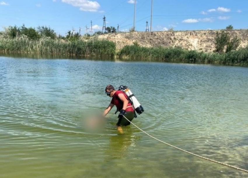 Трагедия на озере в Волгоградской области: мужчина утонул, заплыв слишком далеко
