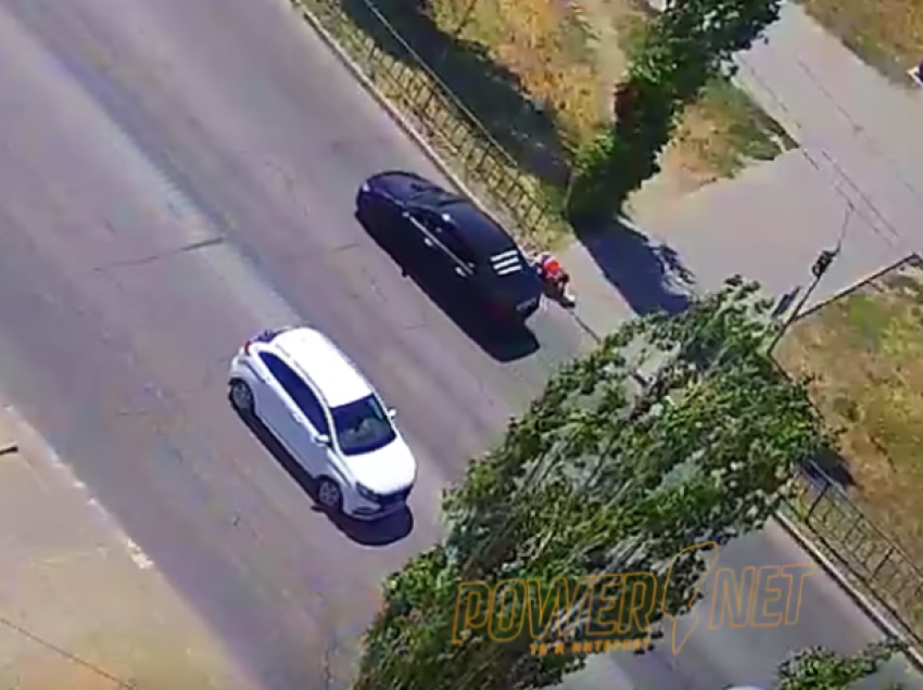 Видео: водитель иномарки сбил с ног волжанку и уехал