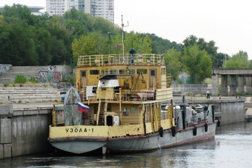 В Волгоградском затоне моторист и капитан танкера задохнулись фекальными газами