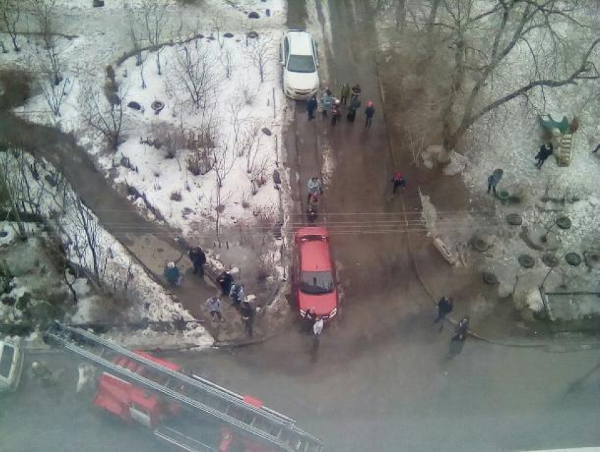 В Волжском эвакуировали 22 человека из-за пожара в многоэтажке