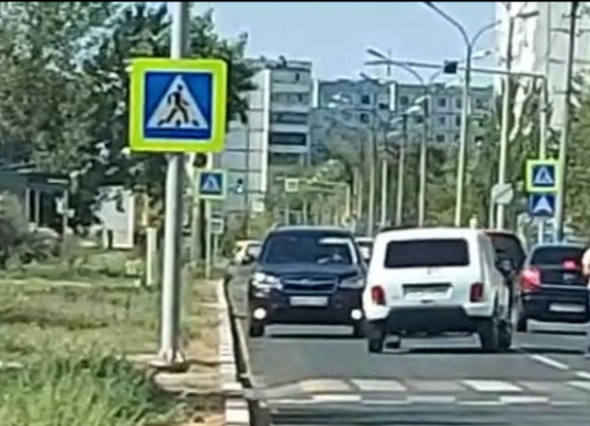 В Волжском продолжается транспортный коллапс: день третий