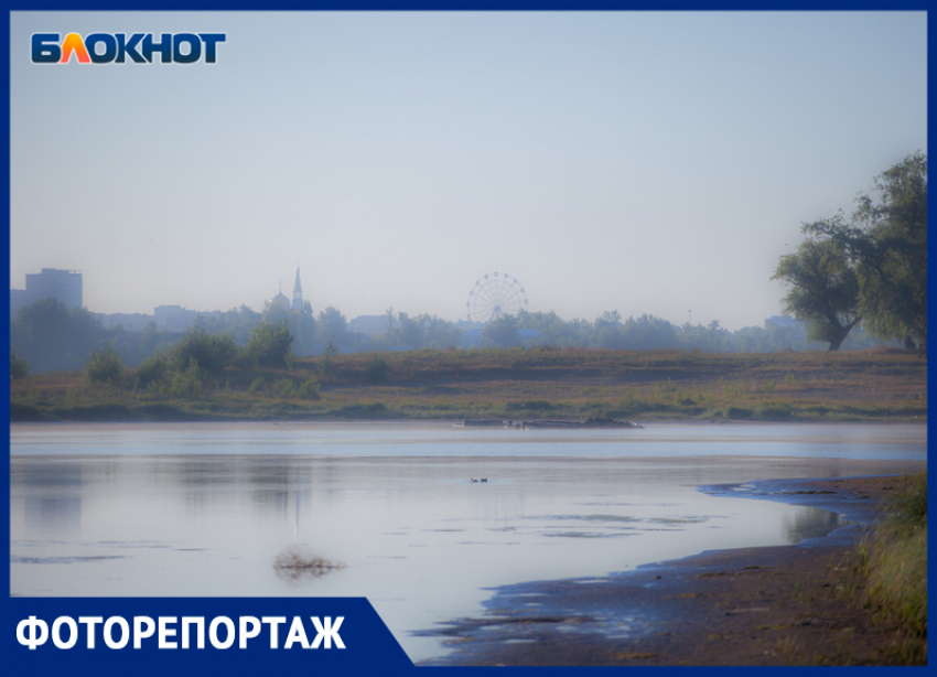 Туманное утро на реке Ахтуба попало в объектив фотографа