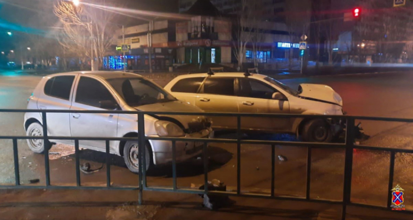 Молодой водитель устроил аварию и попал в больницу в Волжском