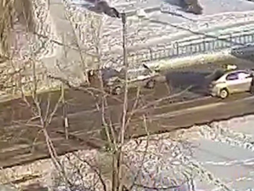 Беспардонный пешеход и наглый «ВАЗ» попали в ДТП в Волжском