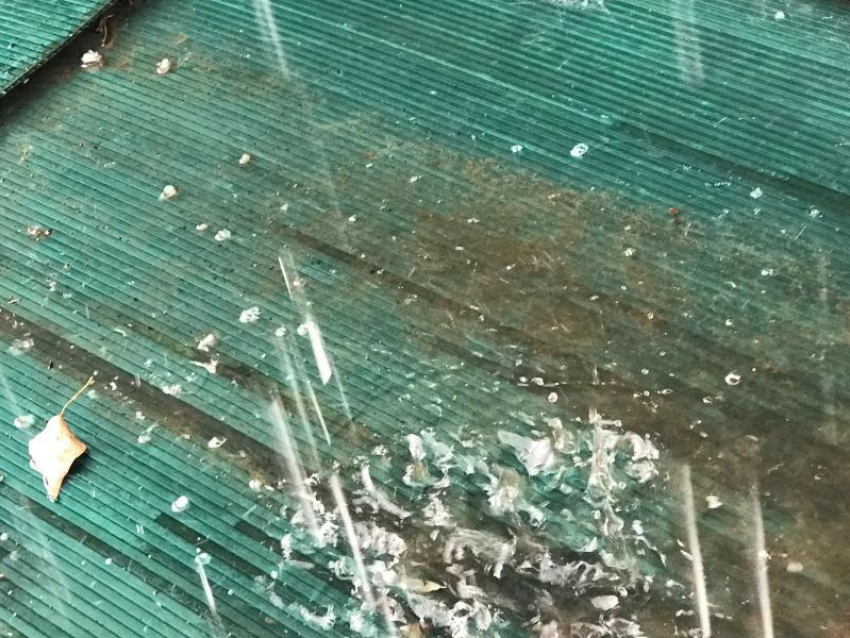 Град обрушился на Волжский: видео непогоды 