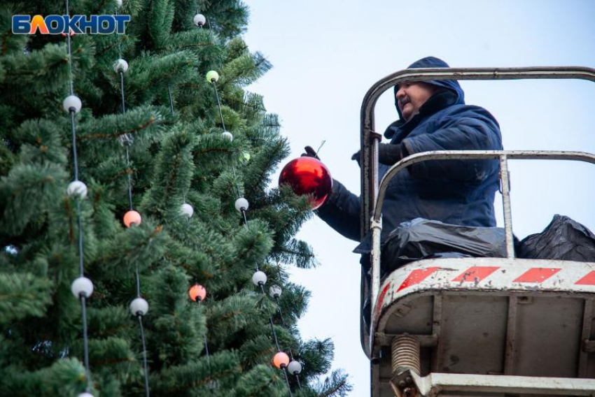 Большинство жителей обрадовались отмене новогодних гуляний в Волжском