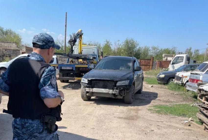 Волгоградский должник поплатился кроссовером за 3,5 миллиона долгов и 1460 штрафов