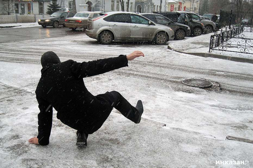 В Волжском ожидается снег и гололедица на дорогах