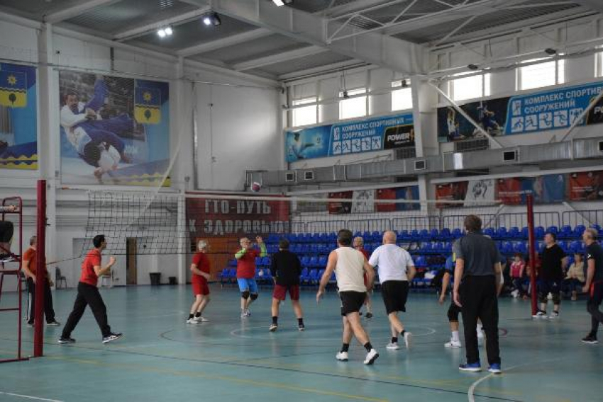 В Волжском прошли спортивные встречи пенсионеров