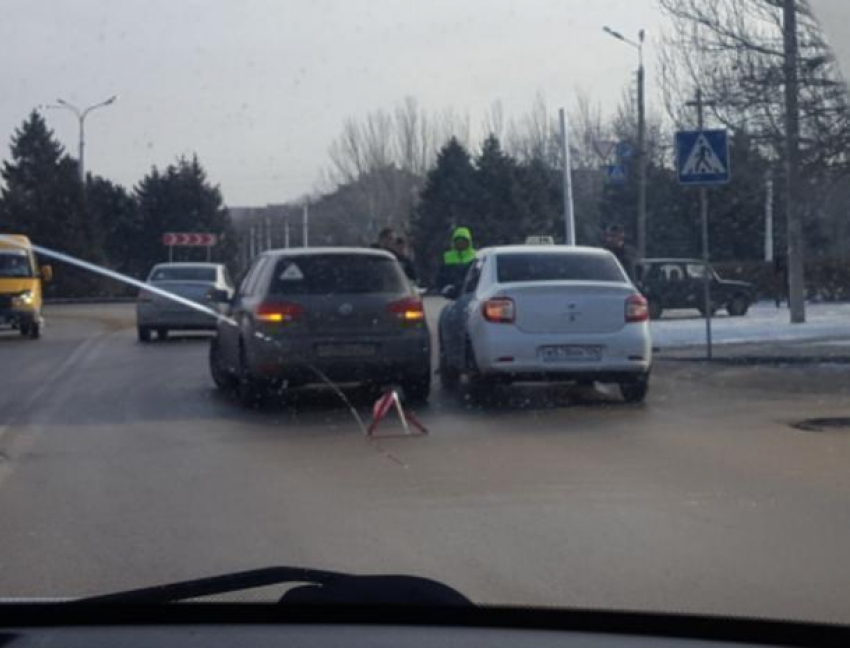 Улица Энгельса оказалась парализована из-за ДТП в Волжском