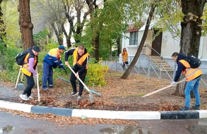 Организации и учреждения наводят порядок в Волжском