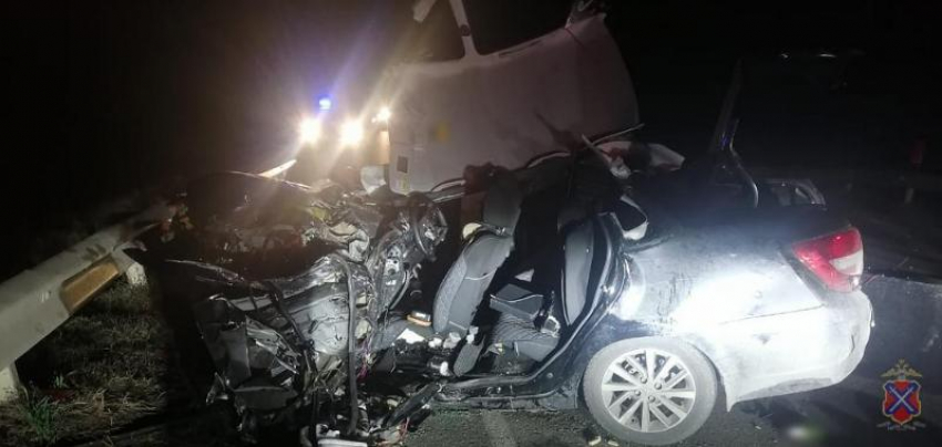 Лишенный прав водитель погиб в страшном ДТП в Волгоградской области