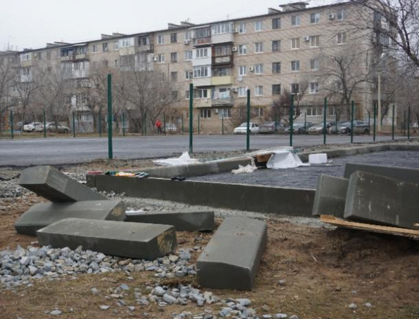 В 7 микрорайоне Волжского строят новую спортивную площадку