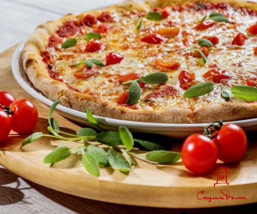 Пицца бесплатно: «Сидим дома» радует жителей Волжского вкусным, сытным и большим подарком