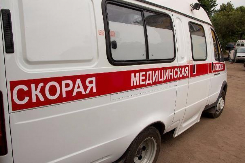 Невнимательный водитель сбил женщину на «зебре» в Волжском