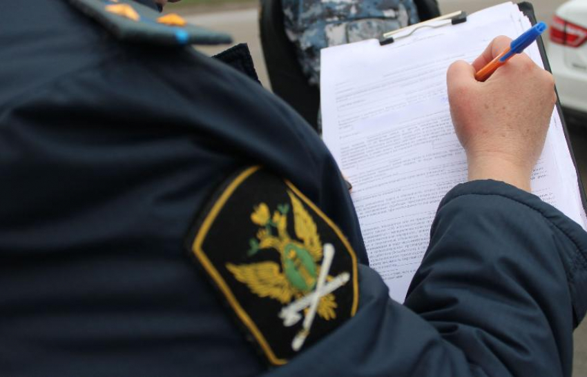 Судебные приставы Волжского взыскали крупный штраф с организатора подпольного казино