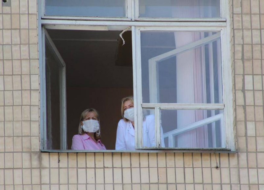 За сутки в Волгоградской области выявили два летальных случая от COVID-19