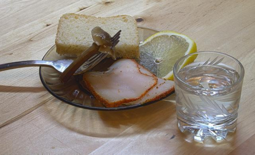 Под Волгоградом 41-летний сотрудник ЧОПа скончался от алкогольного отравления