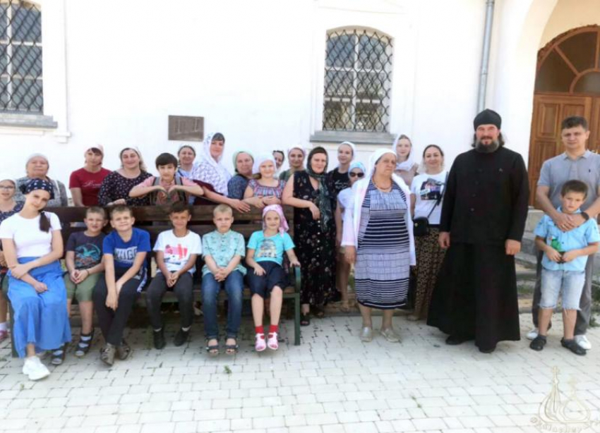 Юные волжские паломники посетили святые места