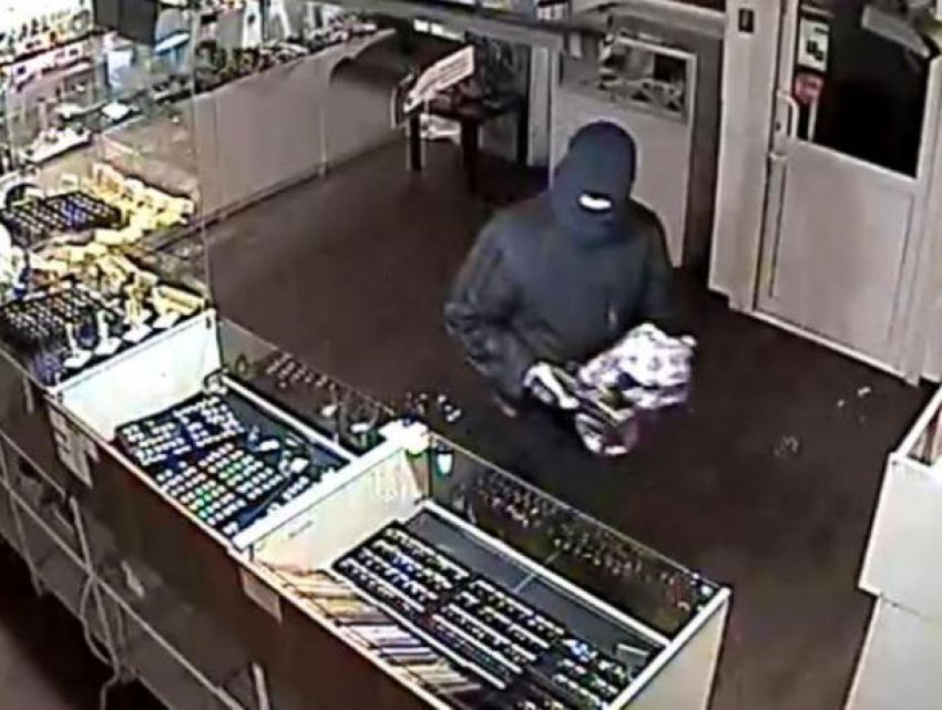 Участник ОПГ сел на 8,5 лет за систематический разбой и грабежи