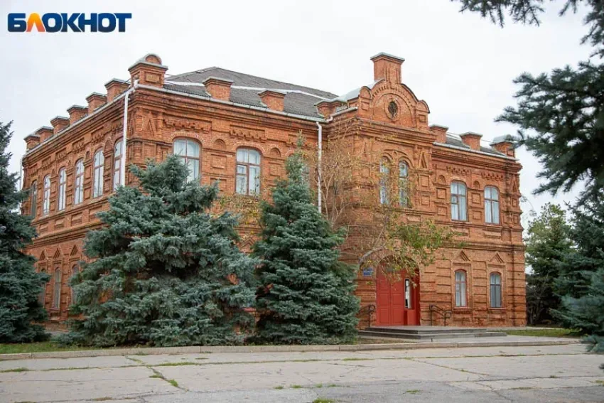 Старейшая школа Волжского получит новую жизнь: картинную галерею ждет масштабная реставрация
