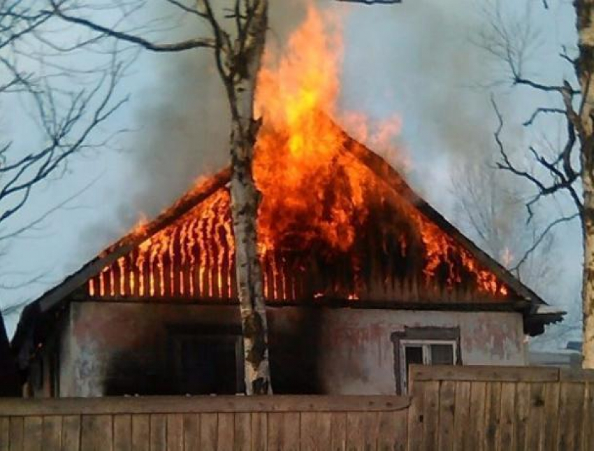 Пенсионер сгорел заживо в своем доме под Волжским