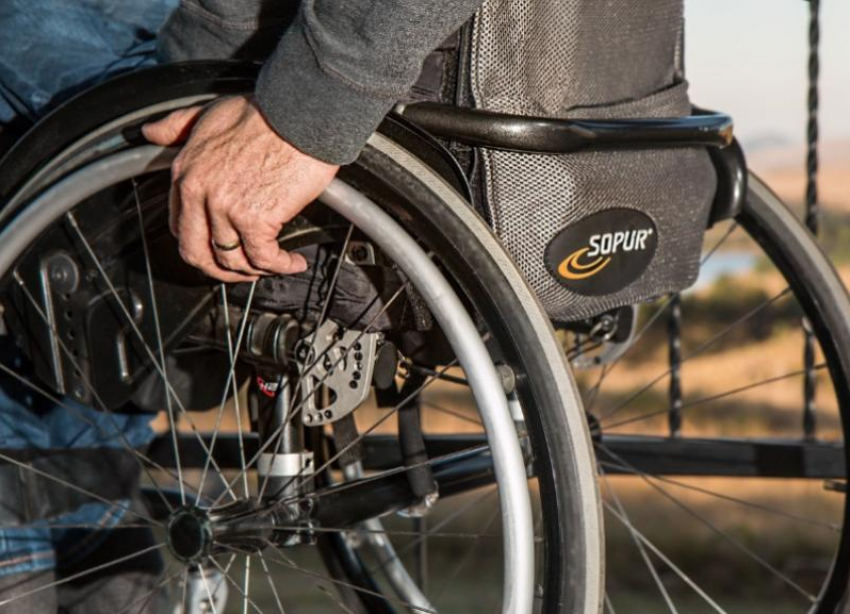 В Волжском развивают системы долговременного ухода за пожилыми людьми и инвалидами