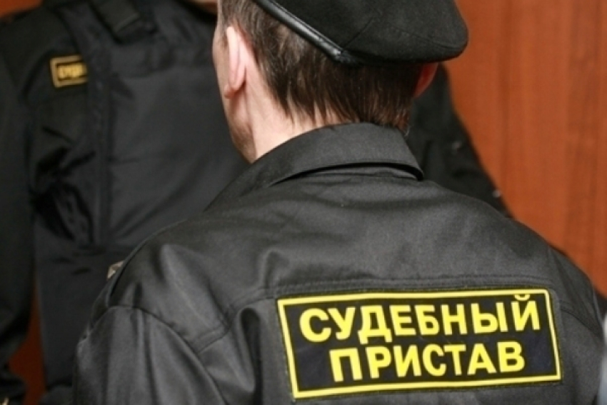 Беременная экс-судебный пристав из Волжского получила два года колонии