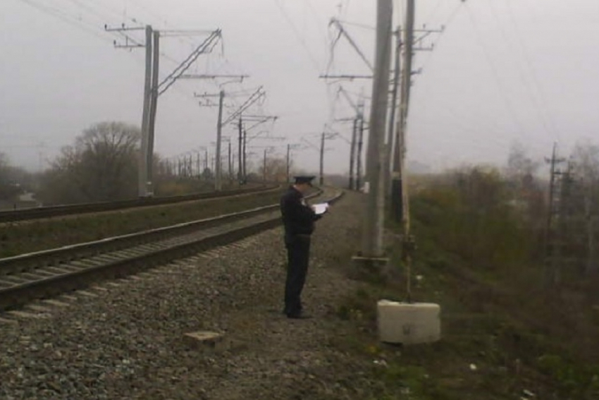 Под Волгоградом 23-летнего парня насмерть сбил поезд