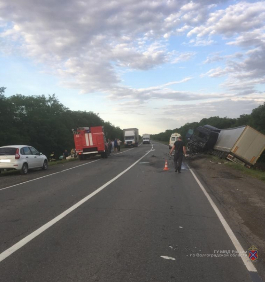 Водитель Camry погиб в ДТП с грузовиком в Волгоградской области