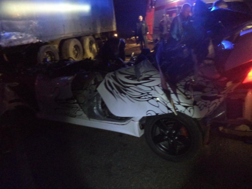 23-летний водитель «Мицубиси Лансер» погиб в ДТП с фурой под Волгоградом